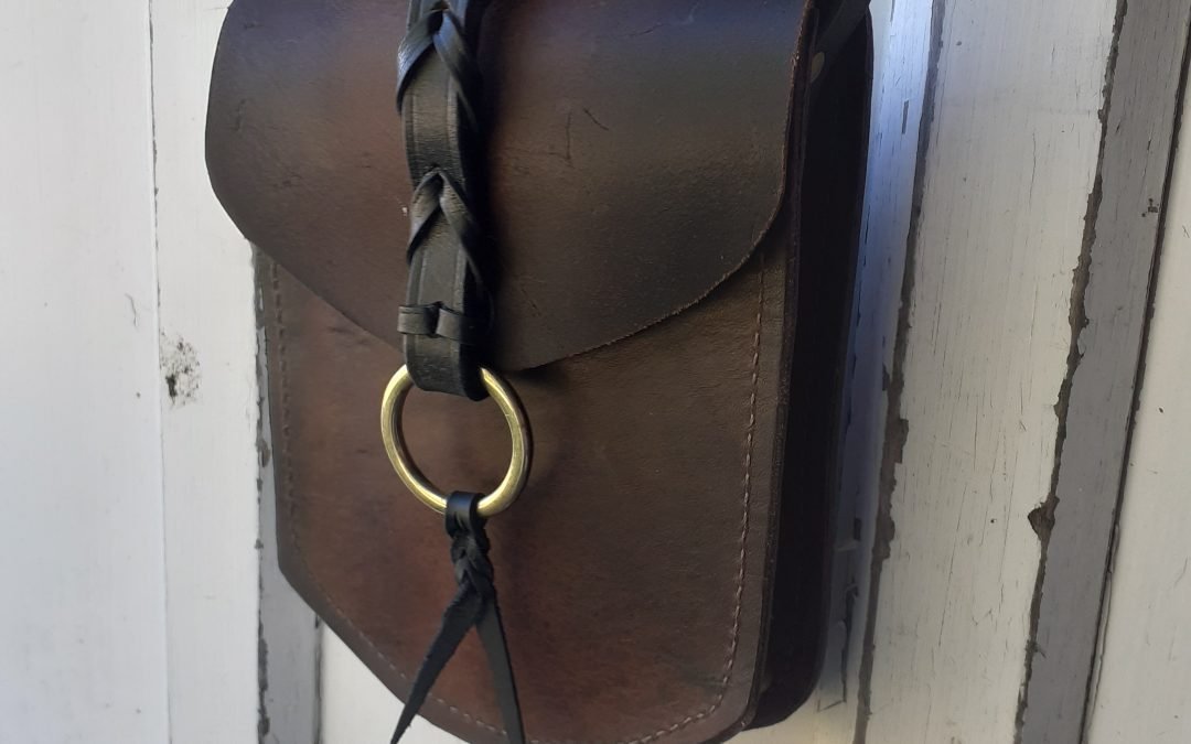 Vintage Leather Crossbody Handbag – Shetland